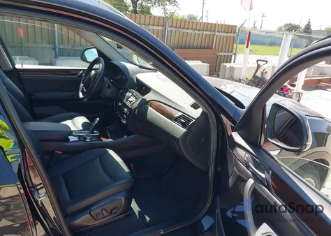 2017 BMW X3 xDrive28I z USA, uszkodzony, nr VIN 5UXWX9C37H0T22211